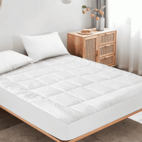 Solid-color Embossed Mattress Bedspread (Option: White-Queen)